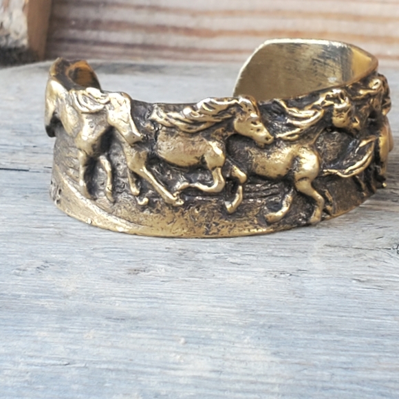 vintage brass house bracelet - Picture 3 of 3